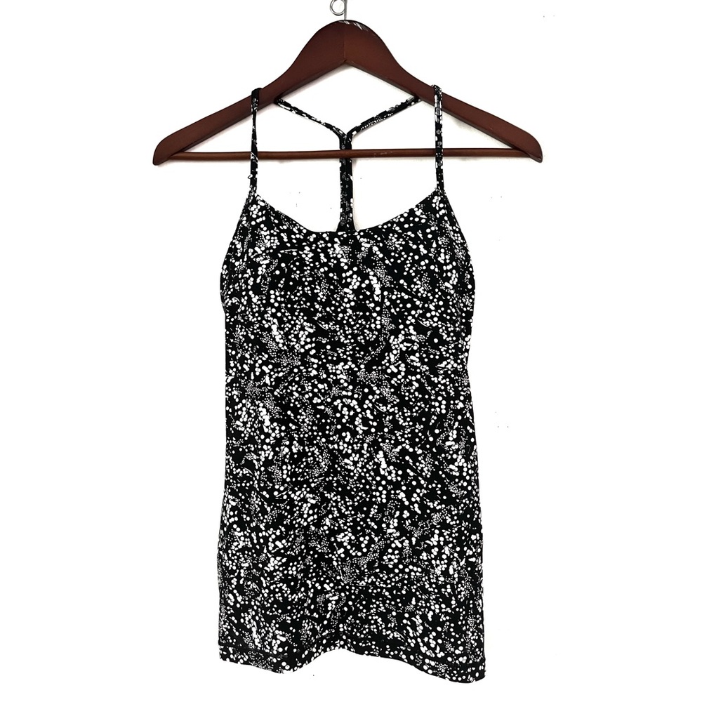 Lululemon black and white tank size 4 with built in bra